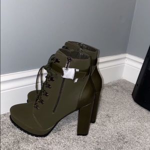 Meet your Posher, Leeroy